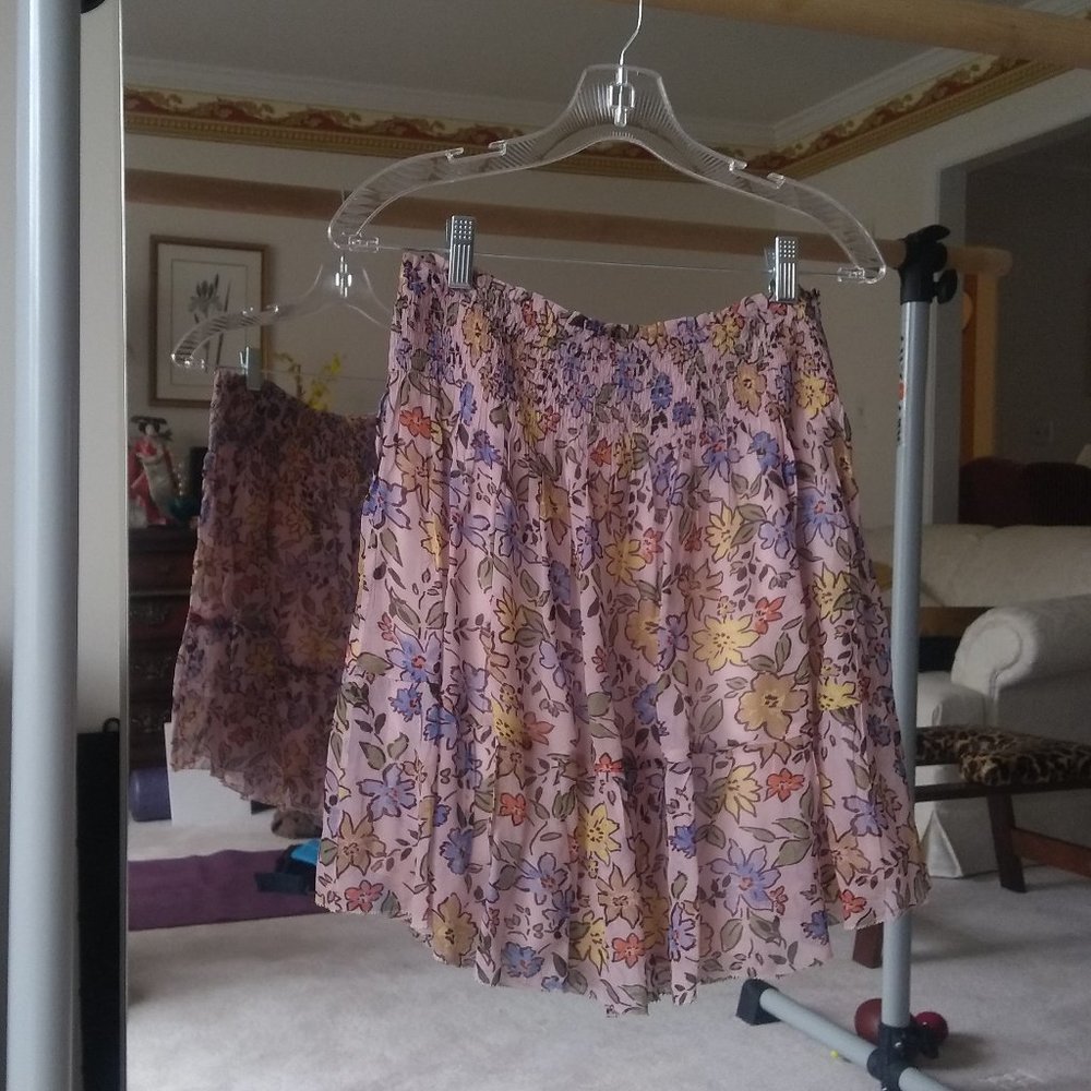 Noelle Pull on print skirt, size S, Velvet by Graham & Spencer